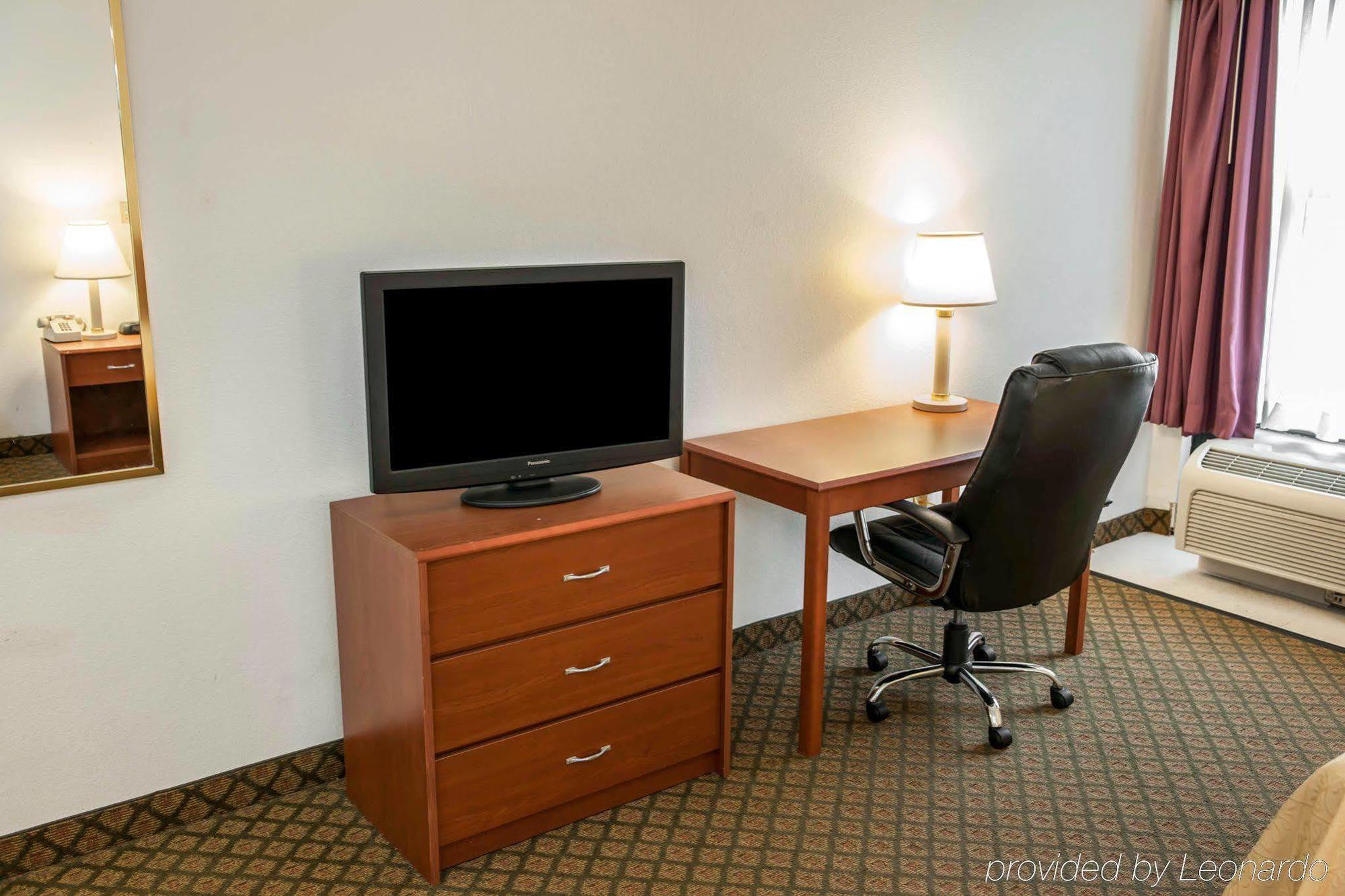Quality Inn And Suites Indianapolis Buitenkant foto